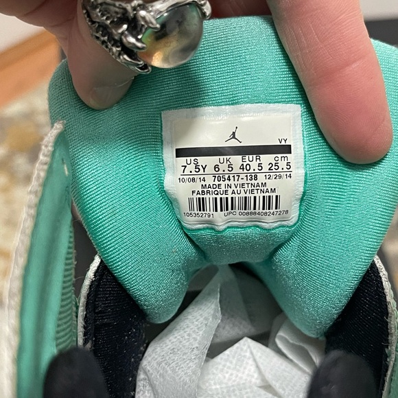 Youth Size 7.5 (Euro Sz 40.5) Jordan 7 Retro GS Sneakers Verde/White/Red-Black - Picture 12 of 16